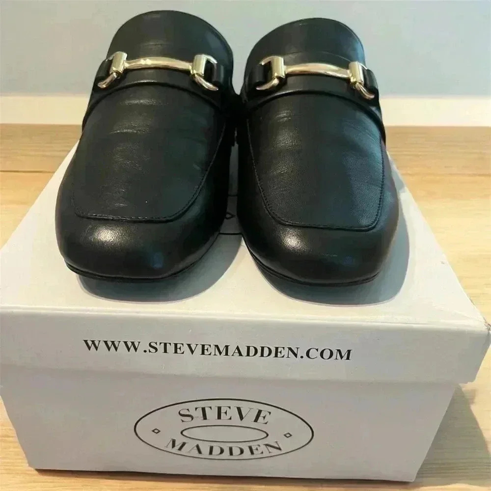 Steve Madden Wintour Leather Slip On Mule Loafer Black Size 6.5 Gold Tone Buckle